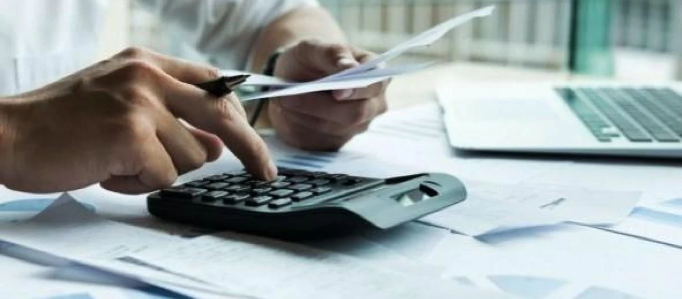 Εφορία: Ξεκινά από 1η Νοεμβρίου υποχρεωτικά για όλους η έκδοση και διαβίβαση τιμολογίων